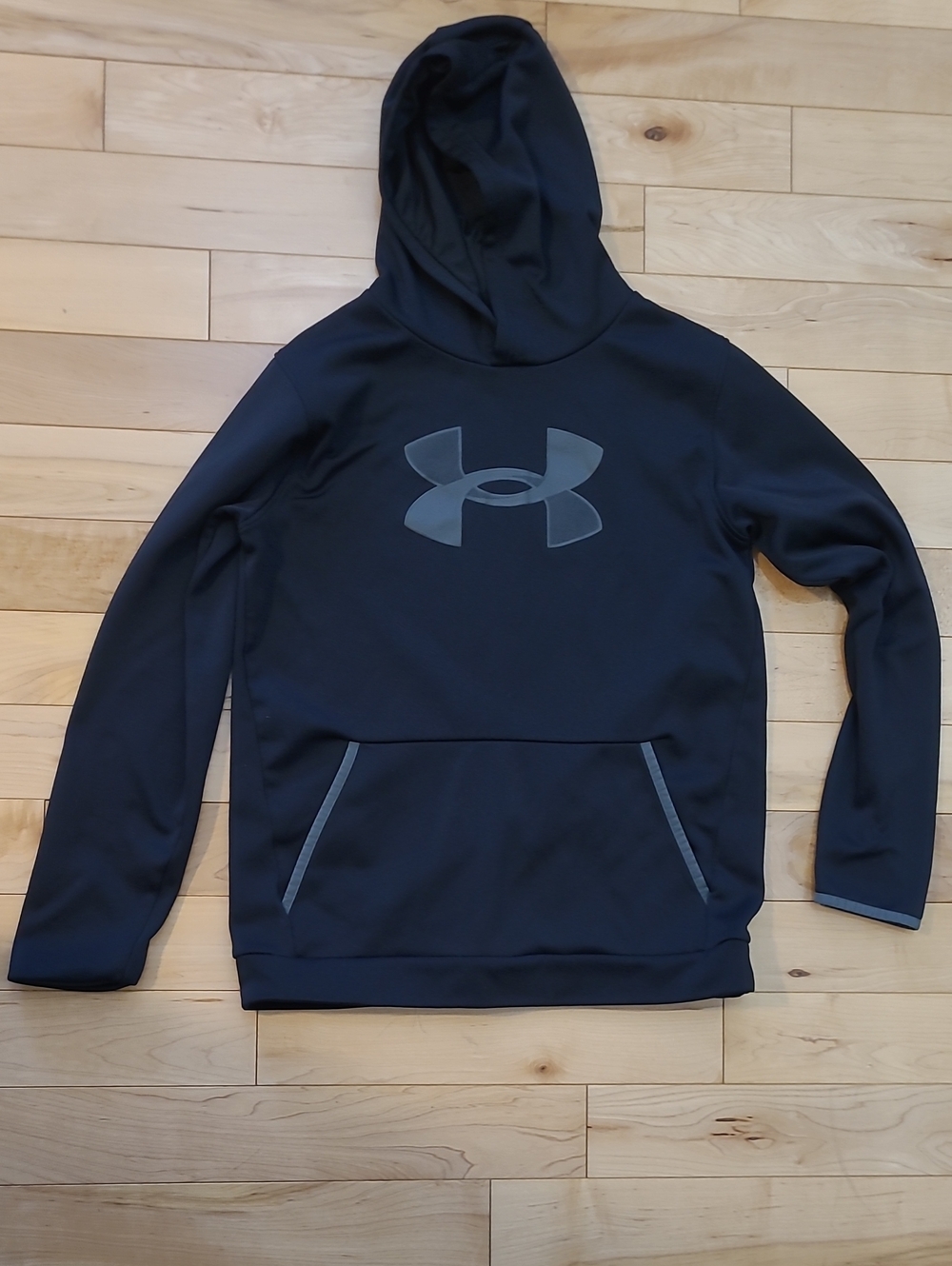 Biys Size 14 Under Armour Black Hoodie with Gray Logo